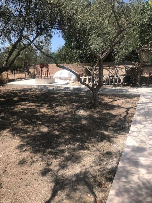 Πέτρινη Κατοικία Στην Αίγινα - Stone House In Aigina Khloi Exterior foto